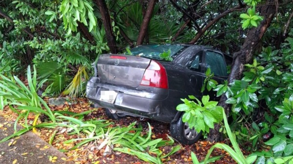 Torrencial aguacero provoca accidente en ZH de Cancún