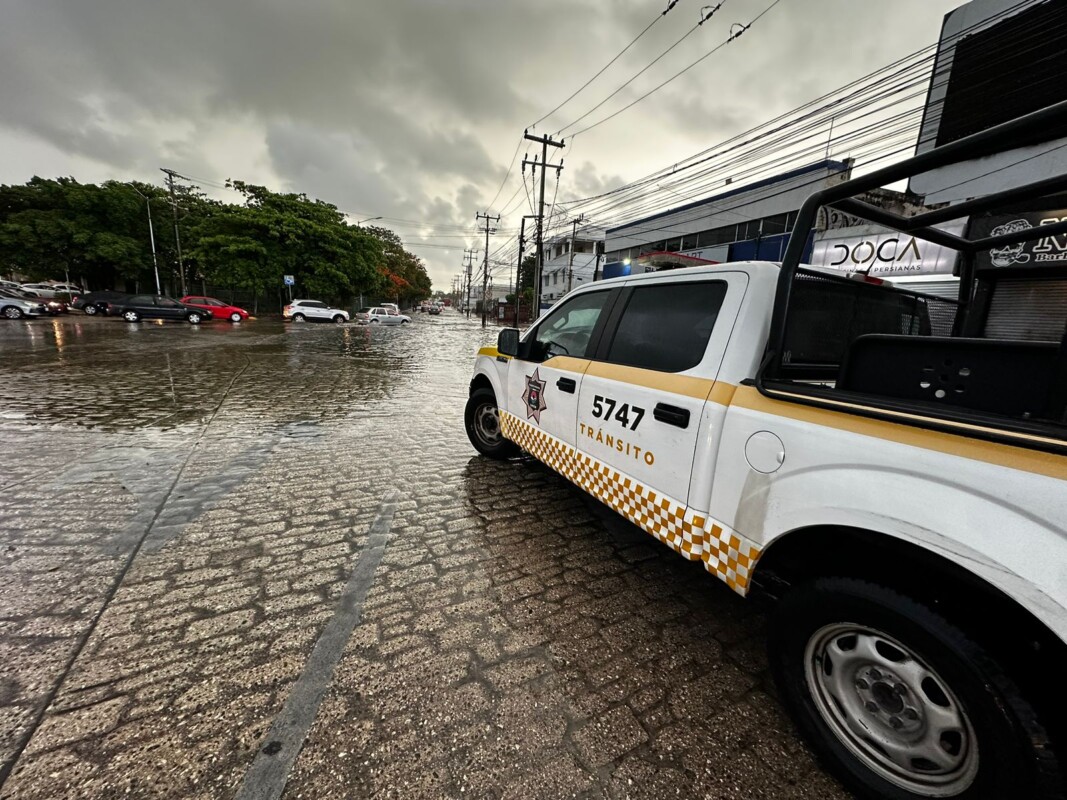 Activa SMSCyT de Benito Juárez operativo especial por lluvias; Dirección de Tránsito emite recomendaciones para conducir seguras ante las condiciones.