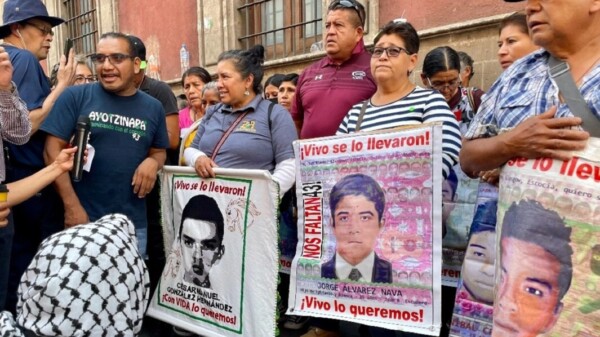 No habrá ‘carpetazo’ al caso Ayotzinapa, garantiza AMLO