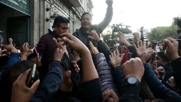 Celebra AMLO fracaso de intento de golpe de Estado en Bolivia