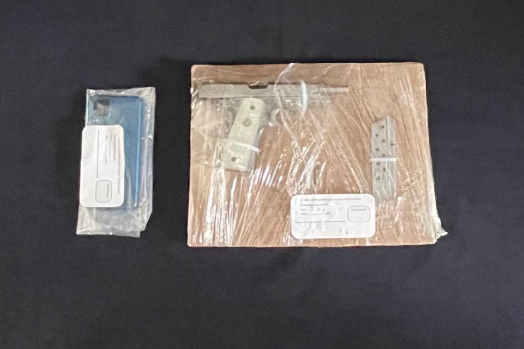 Caen 2 sicarios tras fallida ejecución en la Región 97 de Cancún; a Rivaldo "N" y Fernando "N" les decomisaron una pistola y cartuchos del calibre .9mm.