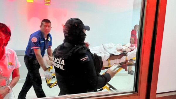 Cancún Mujer con dos balazos en la cabeza lucha por su vida