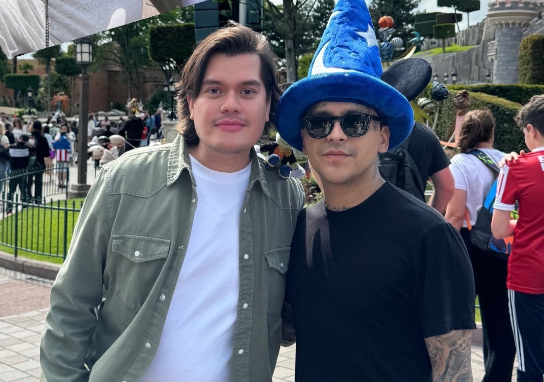 Christian Nodal y Ángela Aguilar disfrutan de su amor en Disneyland Paris