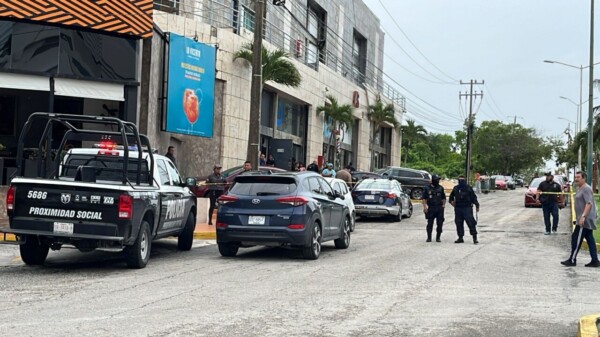 Ejecutan a una persona en Plaza Península en Cancún