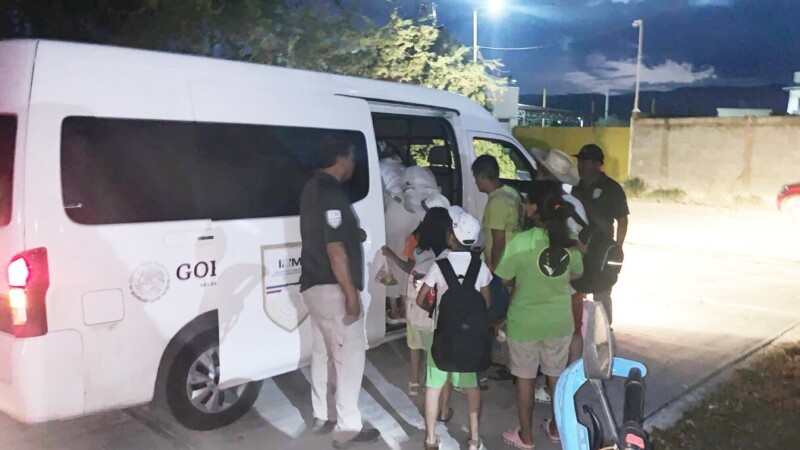 Realizan el retorno asistido de dos familias originarias de Kazajistán