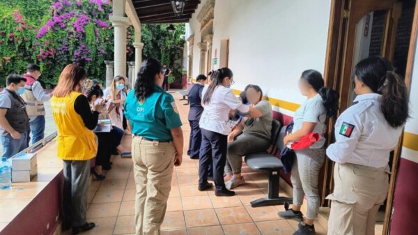 Rescatan a 156 migrantes en una casa de seguridad en Tlaxcala
