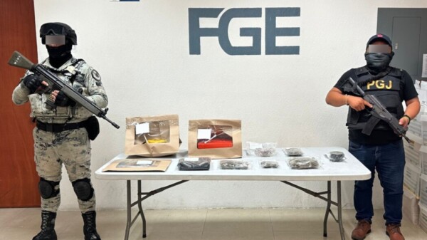 Aseguran droga en cateo a domicilio en Playa del Carmen