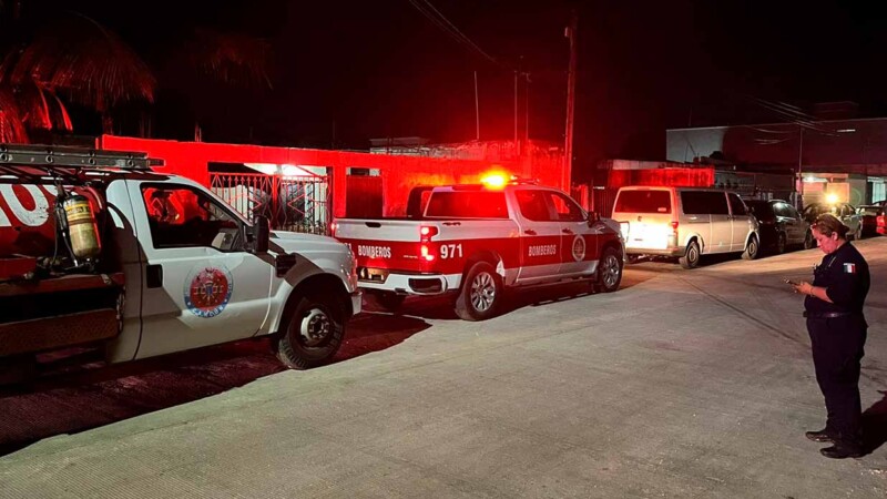 Incendio en domicilio de Cancún moviliza a bomberos