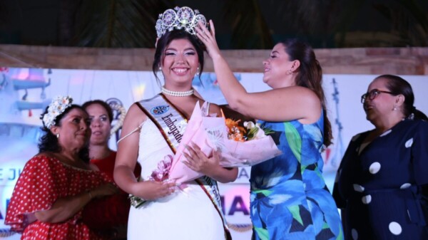 Coronan a su embajadora en el Día de la Marina