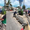 Limpia Isla Mujeres alcantarillas en prevención de lluvias