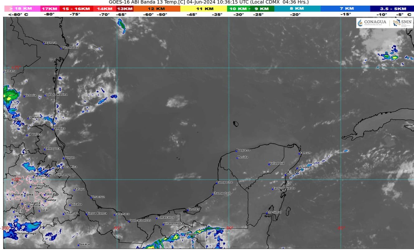 Pronóstico del clima para hoy martes 4 de junio 2024 en Quintana Roo; cielo medio nublado durante el día, con intervalos de chubascos y descargas eléctricas.