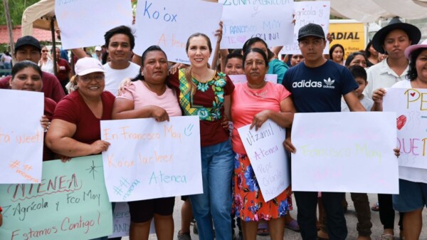 Atenea Gómez Ricalde celebra triunfo con las familias de los poblados de Zona Agrícola y Francisco May