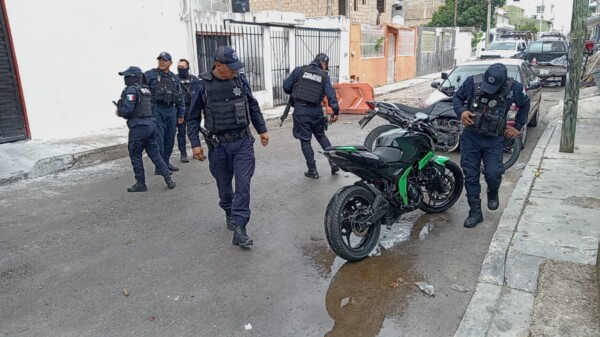Detienen a presuntos motosicarios en la Región 95 de Cancún