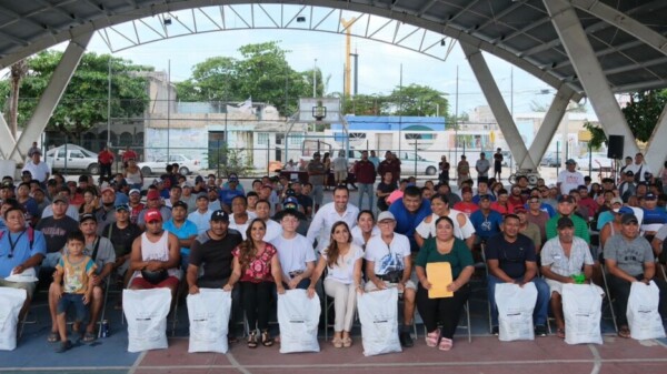 Entrega Mara Lezama apoyos alimentarios para el bienestar de las familias del sector pesquero de Benito Juárez