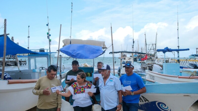 Entrega Mara Lezama tarjetas electrónicas del programa Apoyo en veda para los Pescadores