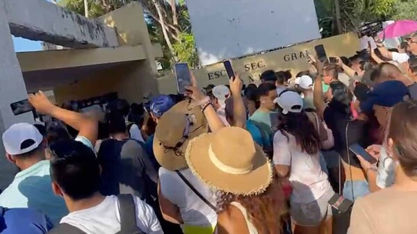 Se agotan boletas en casilla especial de Playa del Carmen y la gente enfurece