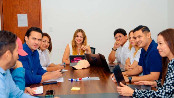 Para dar los mejores resultados trabajaremos en equipo con los próximos diputados locales: Cecilia Patrón