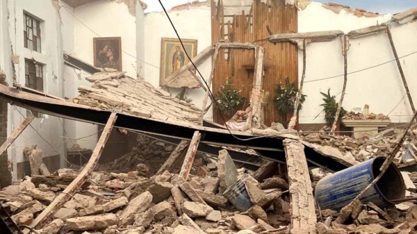 Se derrumba iglesia en Jalisco minutos después de evacuación