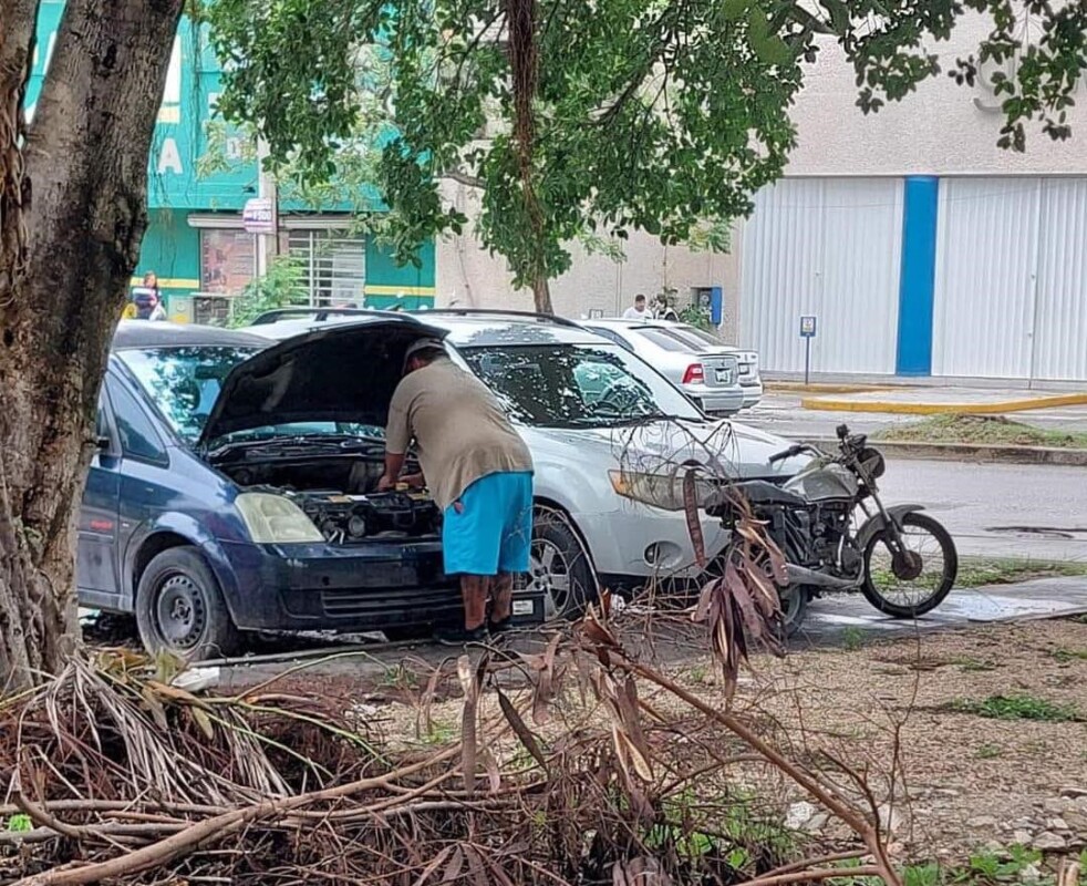 Detienen al ‘robapilas’ en Cancún; ciudadanos se organizaban para lincharlo; esta mañana fue sorprendido en flagrancia haciendo de las suyas.