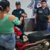 Recupera la Policía de Cozumel una moto robada y la regresa a su dueña