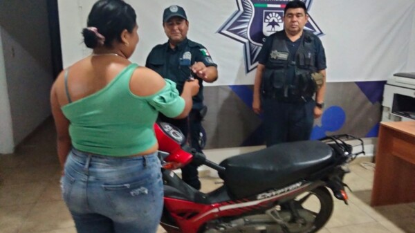 Recupera la Policía de Cozumel una moto robada y la regresa a su dueña