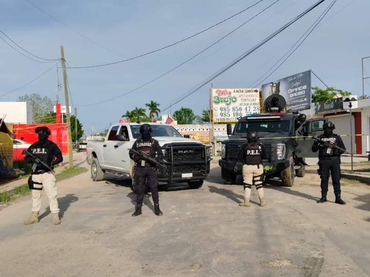Aseguran droga, arma y cartuchos durante cateos en Valladolid, Yucatán; se intervinieron cinco inmuebles, entre ellos uno habilitado como bar.
