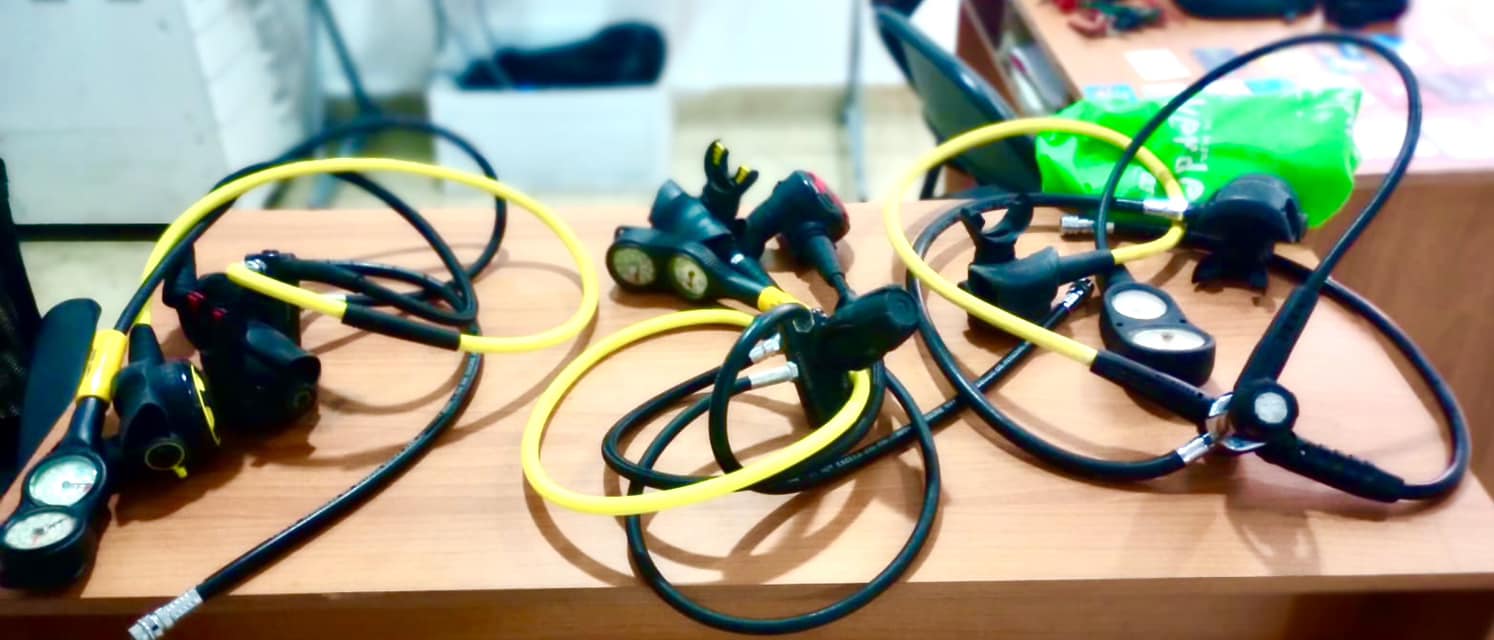 Policía de Cozumel recupera equipo de buceo valorado en $18 mil; una mujer fue asegurada cuando trata de empeñarlo.