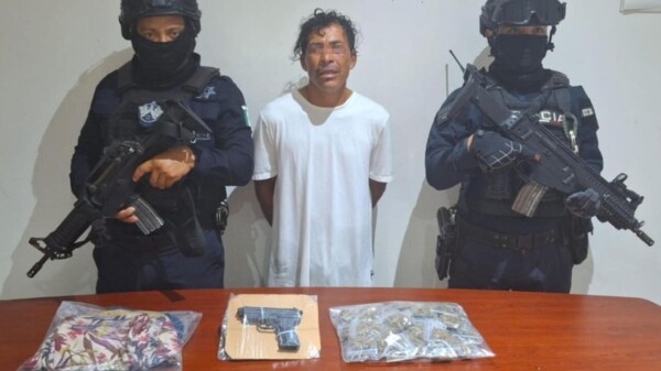 Detienen a narcomenudista armado en Tulum