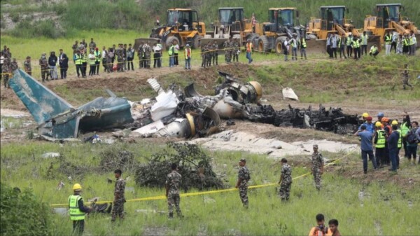 Accidente de avión en Nepal deja 18 personas fallecidas; sobrevive el piloto (VIDEO)