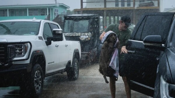 “Beryl” toca tierra en Texas, Houston bajo agua y viento