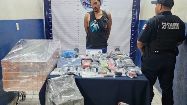 Detienen a cristalero en plaza comercial de Playa del Carmen