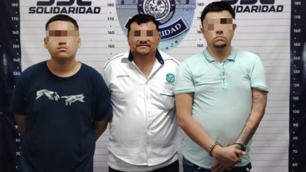 Detienen a trío de narcomenudistas en Playa del Carmen; uno es taxista