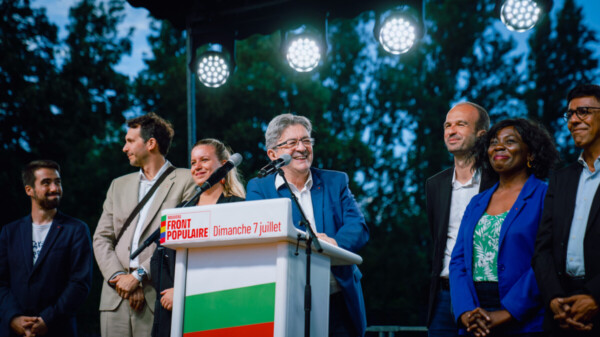 Francia: frenan a la extrema derecha