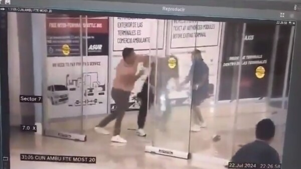 Detienen a los dos taxistas que agredieron y extorsionaron a operador de plataforma en aeropuerto de Cancún