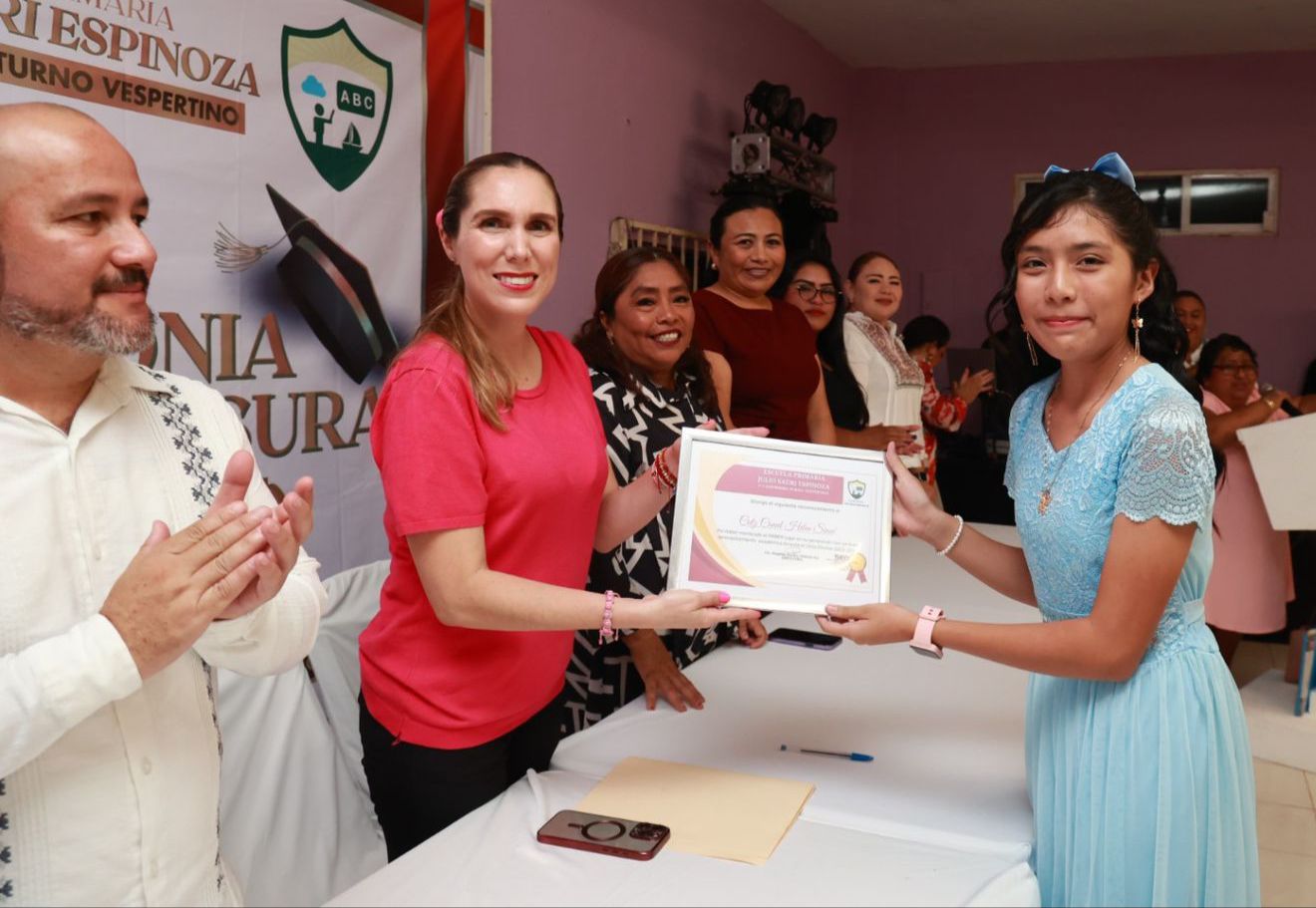 Durante una emotiva ceremonia académica, la alcaldesa isleña les deseó mucho éxito en la nueva etapa que están por comenzar.