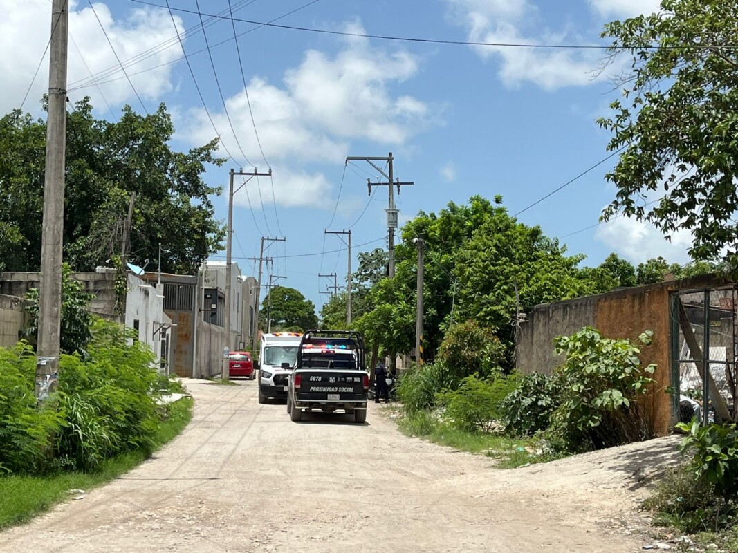 Balean a un sujeto en un negocio en la colonia El Pedregal en Cancún; la víctima fue trasladada de emergencia al Hospital General.