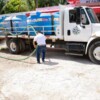 Continúa con éxito el programa social “Agua para Ti” en la Zona Continental de Isla Mujeres