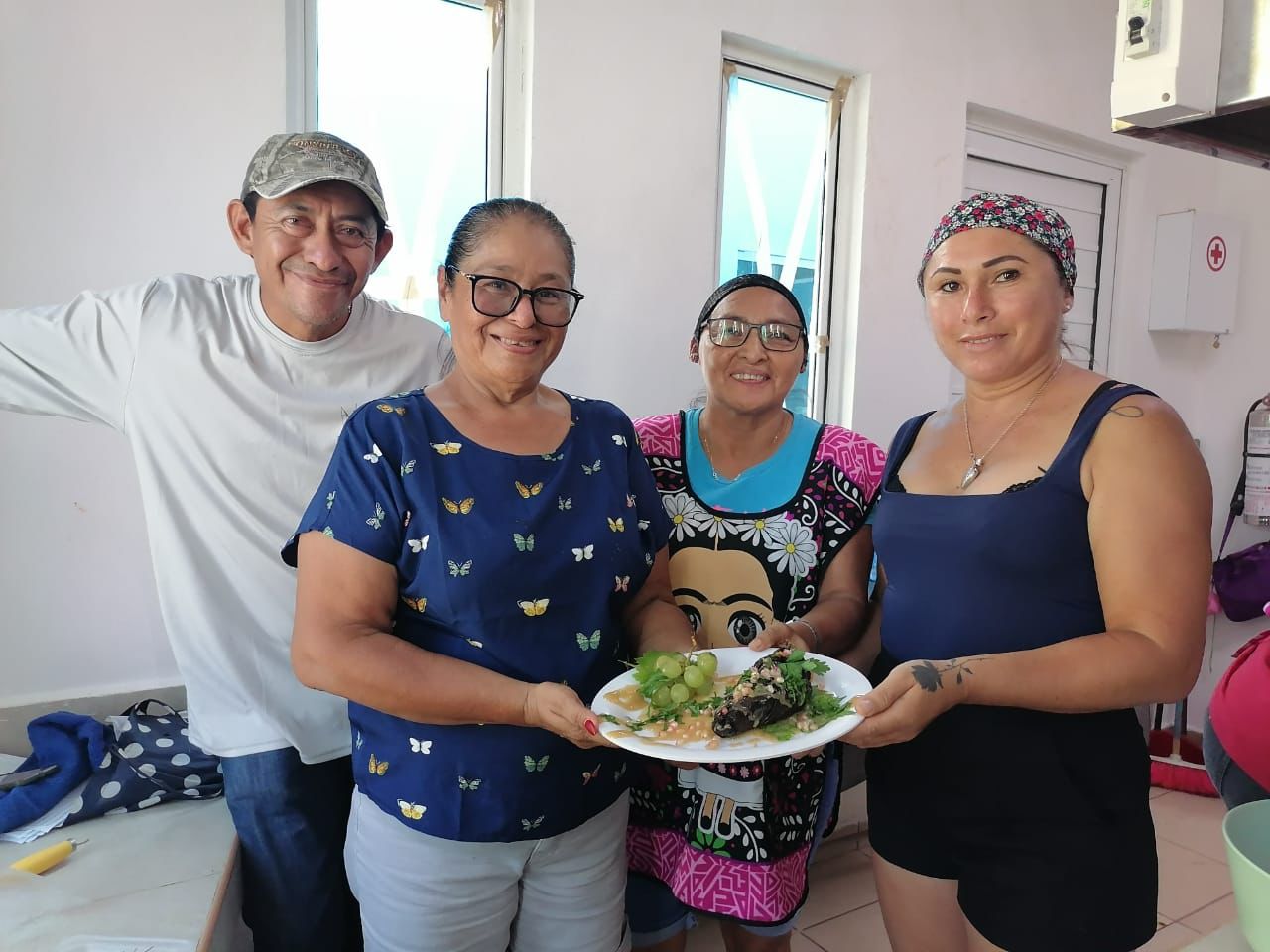 Arrancó el curso de Cocina Mexicana que se lleva a cabo de lunes a viernes de 4 a 7 de la tarde y está compuesto por 18 mujeres y 2 hombres,