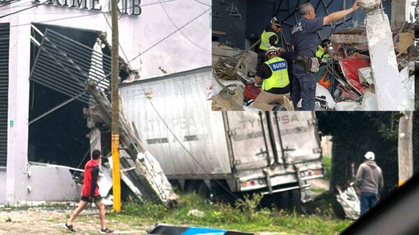 Traíler se estrella contra restaurante en Edomex y mueren dos