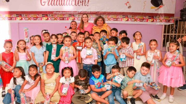 Atenea Gómez refrenda su compromiso con la educación de las niñas y niños de Isla Mujeres