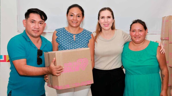 Atenea Gómez Ricalde refrenda su solidaridad con las familias isleñas con la entrega de apoyos alimentarios