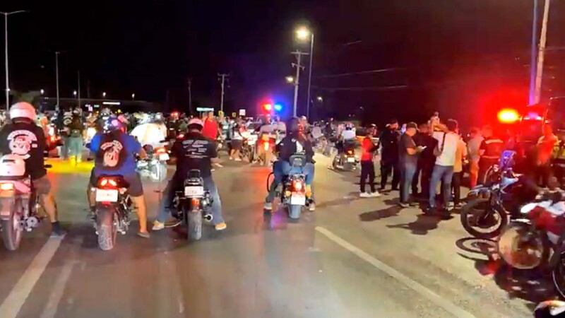 Motociclistas bloquean zona hotelera de Cancún