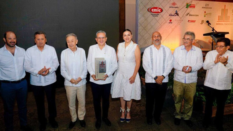 Reconoce CMIC Yucatán trayectoria del constructor Benjamín Paredes Góngora