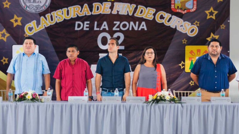 Diego Castañón asiste a la graduación de 193 estudiantes de la escuela secundaria “Zamna”