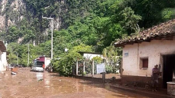 Evacuan a 545 habitantes de poblado en Chiapas por riesgo de deslave