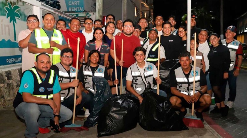 Realizan brigada especial de limpieza para mejorar imagen urbana de la avenida Rueda Medina en Isla Mujeres