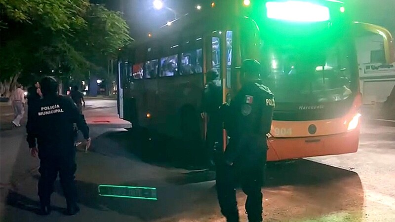Realiza Policía Municipal operativos en transporte público de Cancún