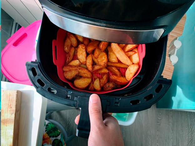 Todo lo que necesitas saber sobre el freidor de aireFuente: iStock