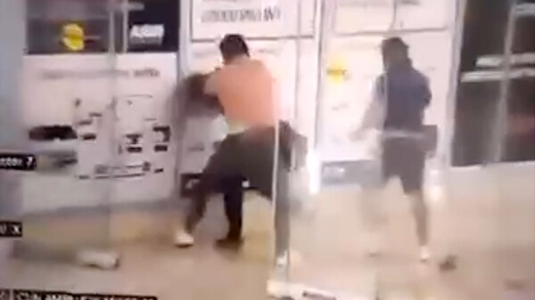 Transportistas protagonizan riña en el Aeropuerto de Cancún