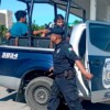 Detienen en Cancún a motociclista y chofer por riña en vía pública